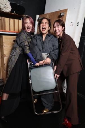 　左から剛力彩芽、ゆりやんレトリィバァ、唐田えりか