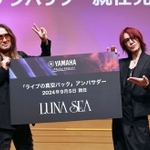 　「ＬＵＮＡ　ＳＥＡ」のＪ（左）とＳＵＧＩＺＯ＝東京都中央区