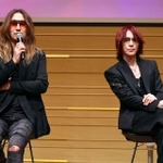 　「ＬＵＮＡ　ＳＥＡ」のＪ（左）とＳＵＧＩＺＯ＝東京都中央区