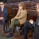 　報道陣にこれまでの歩みや抱負を語るＴＨＥ　ＡＬＦＥＥの（左から）桜井賢、坂崎幸之助、高見沢俊彦＝東京都港区