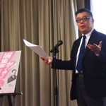 　「編集者かく戦へり」編集委員の武藤康史さん