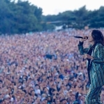 　熱唱する吉井和哉（ＲＯＣＫ　ＩＮ　ＪＡＰＡＮ　ＦＥＳＴＩＶＡＬ　２０２４　ｉｎ　ＨＩＴＡＣＨＩＮＡＫＡ提供）