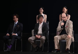 　（前列左から）染谷洸太、六角精児、斎藤司と出演者ら＝東京都千代田区