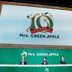 　デビュー１０周年企画記者発表でロゴを発表する「Ｍｒｓ．ＧＲＥＥＮ　ＡＰＰＬＥ」＝東京都港区