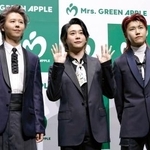 　記者発表に登場した「Ｍｒｓ．ＧＲＥＥＮ　ＡＰＰＬＥ」の（左から）藤沢涼架、大森元貴、若井滉斗＝東京都港区