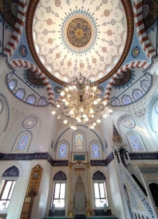 　東京ジャーミイの礼拝堂内部＝東京都渋谷区