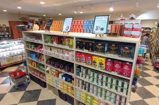 　トルコ文化センター内にあるハラルマーケット＝東京都渋谷区