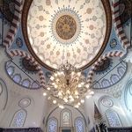 　東京ジャーミイの礼拝堂内部＝東京都渋谷区