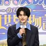 　完成報告会に登場した鈴鹿央士＝東京都中央区