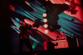 　ステージに立つＲ-指定（左）とＤＪ松永（ｐｈｏｔｏ　ｂｙ　＠ｋａｗａｄｏ＿ｐｈｏｔｏ）