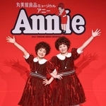 　会見に出席した丸山果里菜（左）と小野希子＝東京都港区