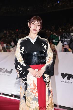 　アイナ・ジ・エンド＝横浜市西区