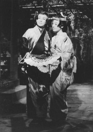 　浜木綿子（右）と春日野八千代