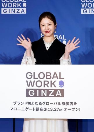 　発表会に登場した吉高由里子＝２５日、東京都中央区
