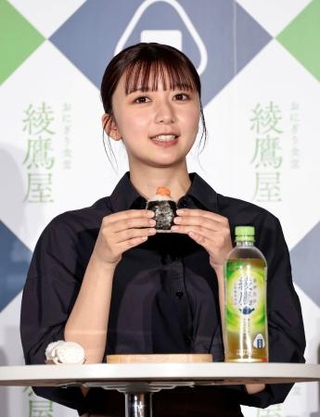 　イベントで食レポに挑戦する上白石萌歌＝３１日、東京都渋谷区