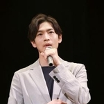 　発表会に登場した松下洸平＝東京都台東区