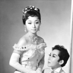 　浜木綿子（左）と淀かほる（１９５７年頃撮影）