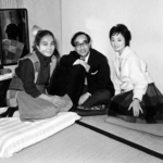 　左から「がめつい奴」主演の三益愛子、菊田一夫、浜木綿子＝１９６０年ごろ（東宝演劇部提供）