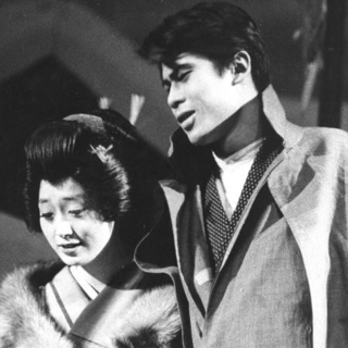 　浜木綿子（左）と六代目市川染五郎（現・松本白鸚）＝１９６２年ごろ（東宝演劇部提供）