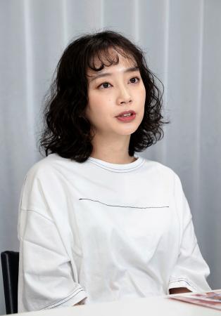 　「ローレンみたいにコミカルな演技を求められる役は、悲劇のヒロインよりずっと難しい」と話す清水くるみ