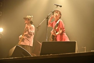 　「Ｔ字路ｓ」の伊東妙子（右）と篠田智仁（Ｐｈｏｔｏ　ｂｙ　ｈｉｒｏ）