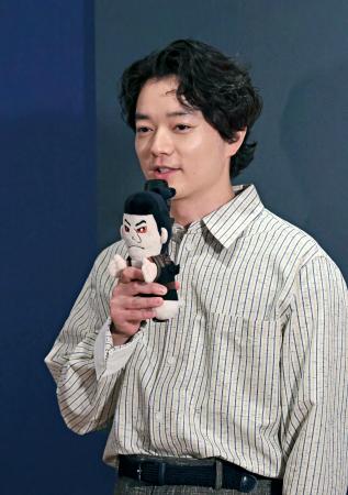 　取材会に登場した染谷将太＝２１日、東京都台東区