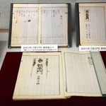 　「北原白秋生誕１４０年　白秋万華鏡」の展示風景。「邪宗門」構想綴＝東京都目黒区の日本近代文学館