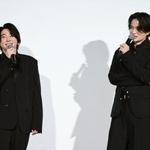 　舞台あいさつに登場した大森元貴（左）と菊池風磨＝東京都千代田区