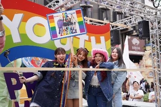 　２０２４年開催の東京レインボープライドのパレードに参加した「午前０時のプリンセス」のメンバー＝東京・渋谷（提供写真）
