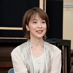 　エルビラは「過去の思い出の中にチャールズを引き込もうとしている」と話す若村麻由美＝東京都新宿区