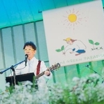 　日比谷公園大音楽堂で恒例の「グリーンパラダイス」に臨んだ南こうせつ＝５月４日、東京都千代田区