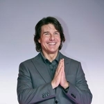 　記者会見に登場したトム・クルーズ＝５月７日、東京都港区