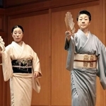 　「青海波」を稽古する小いくさん（右）＝東京都中央区