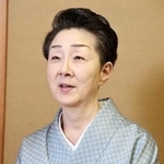 　「各地の芸者衆と新橋演舞場で会えることが楽しみです」と話す小いくさん＝東京都中央区