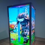 　ビープル「ヒューマン・ワン」はネット上で日々アップデートされ続けているシリーズ。背景を日本風にした第６章が、初めて展示空間に登場した＝東京・六本木の森美術館