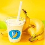 　東京駅構内の店舗で販売されている「東京ばな奈シェイク」（提供写真）