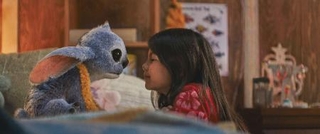 　映画「リロ＆スティッチ」より　（Ｃ）２０２５　Ｄｉｓｎｅｙ　Ｅｎｔｅｒｐｒｉｓｅｓ，Ｉｎｃ．Ａｌｌ　Ｒｉｇｈｔｓ　Ｒｅｓｅｒｖｅｄ．