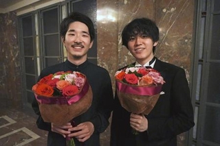 　エリザベート王妃国際音楽コンクールのピアノ部門で２位の久末航（左）と５位の亀井聖矢＝６月１日、ベルギー・ブリュッセル（共同）