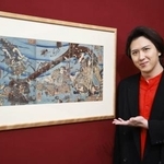 　お気に入りという歌川国芳の「大物之浦海底之図」を紹介する尾上松也＝東京都台東区の上野の森美術館