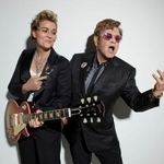 　ブランディ・カーライル（左）とエルトン・ジョン（Ｐｈｏｔｏ　ｂｙ　Ｐｅｇｇｙ　Ｓｉｒｏｔａ）