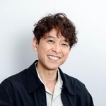 　笑顔で抱負を語る坂本昌行