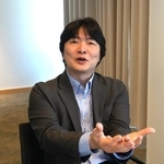 　１３日、インタビューに応じる山田和樹＝ベルリン（共同）