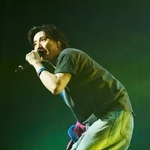 　ライブで熱唱する京本大我＝東京都大田区