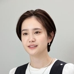 　「私が一番キラキラ輝く瞬間は、俳優の仕事をしているときだと思います」と話す尾碕真花＝東京都港区