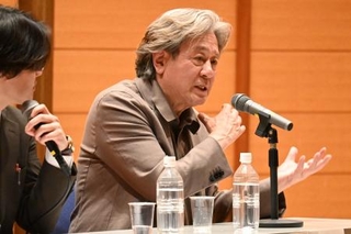　立命館大での講演に臨んだチェ・ミンシク＝４月、京都市