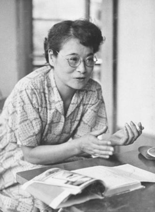 　作家の大田洋子＝１９５４年