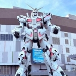 　実物大ユニコーンガンダム立像＝東京都江東区
