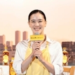 　発表会で笑顔を見せる蒼井優＝１６日、東京都文京区