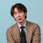 　「魚の中で孤独に過ごすヨナに、ルーマニアで一人、芝居を作り上げようとする自分を重ねていた」と話す佐々木蔵之介