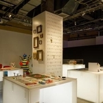 　ＰＬＡＹ！ＭＵＳＥＵＭ「大どろぼうの家」の会場。立川市の商業施設や飲食店から提供されたおもちゃなどの“盗品”を展示（撮影：高橋マナミ）（提供写真）